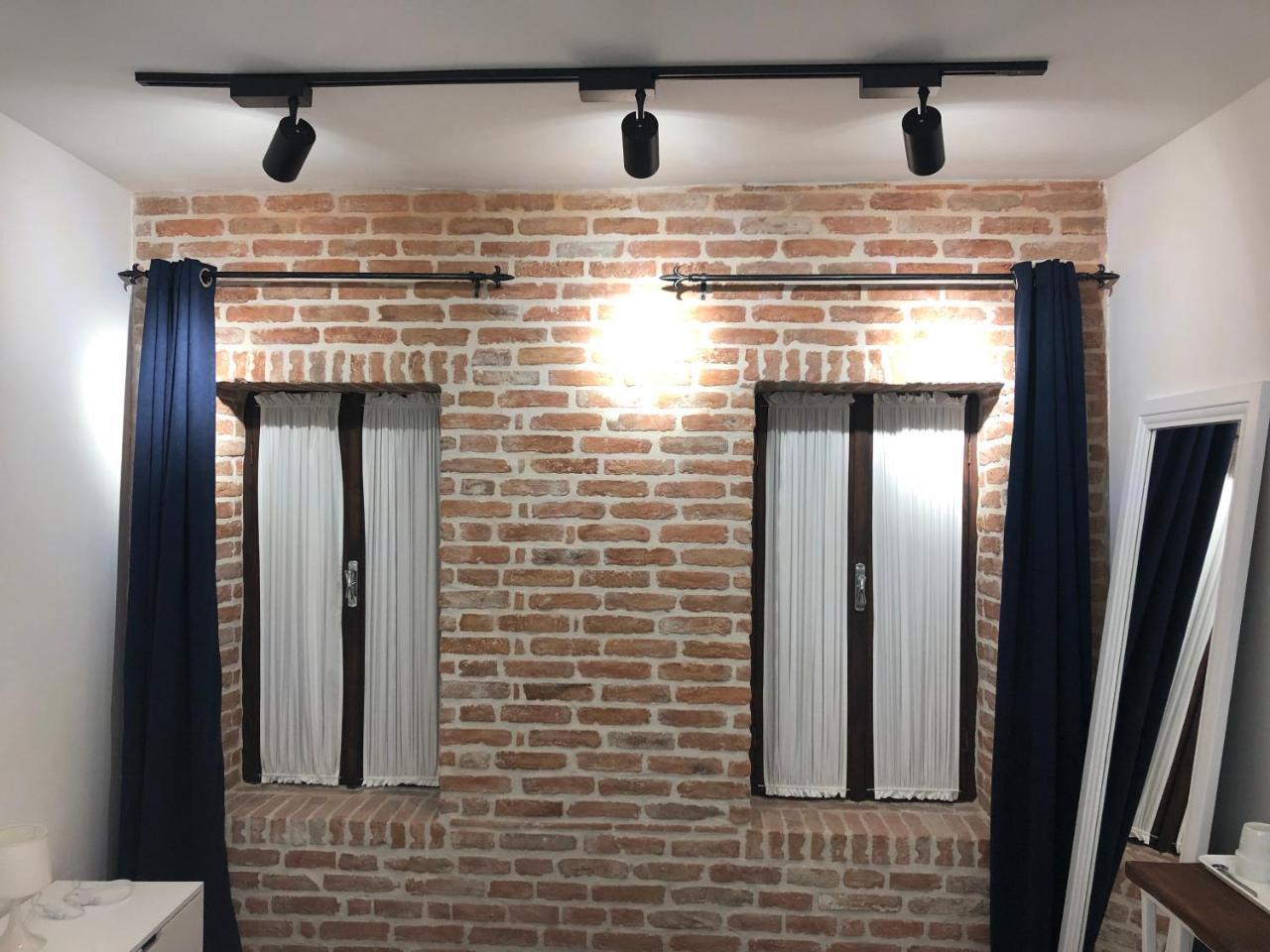 Old Bazaar Rooms 코르처 외부 사진